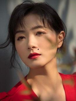 荣耀万茜个人资料,璀璨星途，多面才女的人生篇章